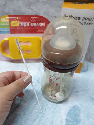하이비코리아 앉아서나서서먹는젖병 하이비 PPSU 빨대젖병 — 4점을 준 리뷰어가 2020년 6월 올린 사용 사진