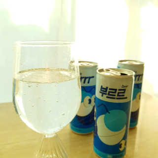 [칼로리 걱정 NO 제로칼로리 탄산음료]  부담없이 즐기는 부르르Brrr~~ 제로 사이다 — 5점을 준 리뷰어가 2020년 12월 올린 사용 사진
