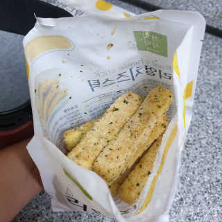 가치식탁 리얼치즈스틱, 리얼크림치즈볼 — 5점을 준 리뷰어가 2020년 8월 올린 사용 사진