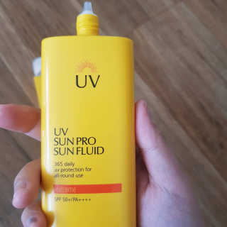 네이처컬렉션 이자녹스 UV 선 프로 365 익스트림 선 플루이드 100ml — 5점을 준 리뷰어가 2020년 5월 올린 사용 사진