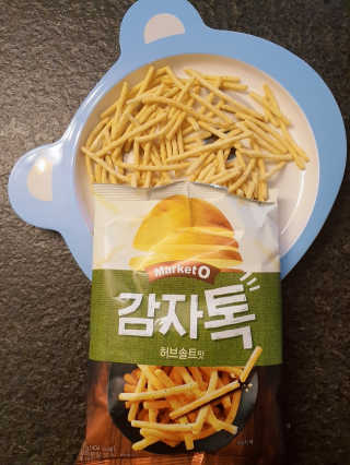 마켓오 감자톡 허브솔트맛/매콤달콤맛 — 5점을 준 리뷰어가 2020년 6월 올린 사용 사진
