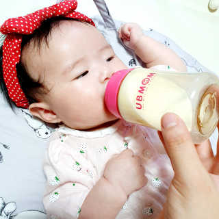 유비맘 PPSU 젖병 노꼭지_200ml_컬러 랜덤 발송 — 5점을 준 리뷰어가 2020년 7월 올린 사용 사진