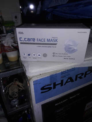 C.Care 프리미엄 3겹 페이스 마스크 50개 상자 포함 피부 친화적인 부드러운 안감 Made in Korea FDA 승인 — 5점을 준 리뷰어가 2021년 1월 올린 사용 사진