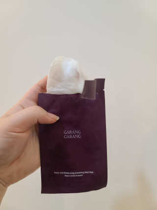 GARANG GARANG 피오니 룻 모이스처라이징 앤 수딩 마스크팩 — 5점을 준 리뷰어가 2020년 4월 올린 사용 사진