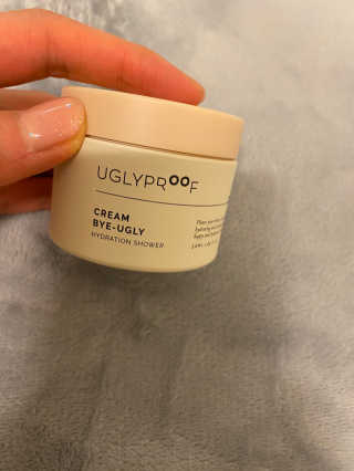 어글리프루프 크림 바이어글리 하이드레이션 샤워 50ml — 5점을 준 리뷰어가 2020년 12월 올린 사용 사진