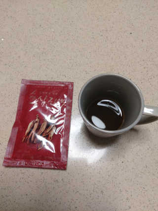 서울약사신협_프리미엄 6년근 홍삼진액_70mlx30포 — 5점을 준 리뷰어가 2020년 6월 올린 사용 사진