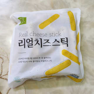 가치식탁 리얼치즈스틱, 리얼크림치즈볼 — 5점을 준 리뷰어가 2020년 8월 올린 사용 사진