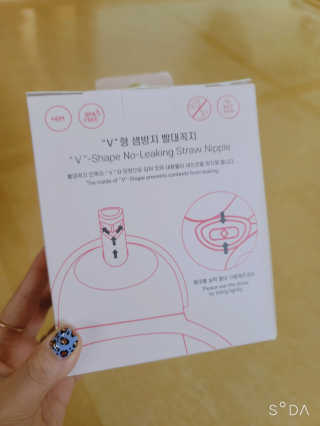 유비맘 트라이탄 코니빨대컵_컬러 랜덤 발송 — 5점을 준 리뷰어가 2020년 11월 올린 사용 사진