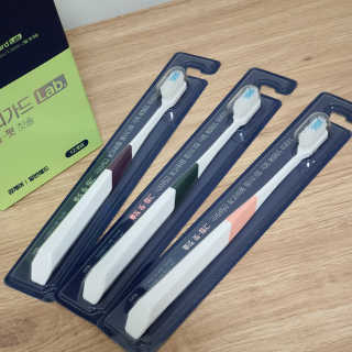 대웅제약 [덴티가드랩] 그립핏 칫솔 1세트 - 12개입 — 5점을 준 리뷰어가 2020년 8월 올린 사용 사진