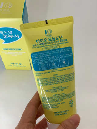 IO 아이오 오늘도 넌 눈부셔 - 데일리 스크럽 클렌징폼 — 4점을 준 리뷰어가 2020년 12월 올린 사용 사진