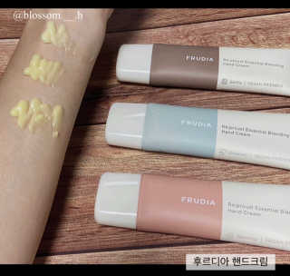 [후르디아] 끈적임 없는 착한성분 비건  핸드크림 3종 — 4점을 준 리뷰어가 2020년 11월 올린 사용 사진