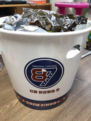 [오리지널87닭강정 오류본점] 반반메뉴 2개 중 택1 — 4점을 준 리뷰어가 2020년 4월 올린 사용 사진
