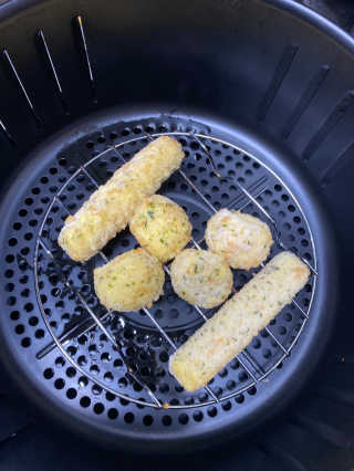 가치식탁 리얼치즈스틱, 리얼크림치즈볼 — 5점을 준 리뷰어가 2020년 9월 올린 사용 사진