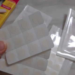 엘라밴드 하이드로 도트 스팟패치 12mm, 10mm — 5점을 준 리뷰어가 2020년 10월 올린 사용 사진