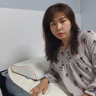 아임슬리핑 프리넥 프리미엄 N2 메모리폼 경추베개 — 5점을 준 리뷰어가 2020년 4월 올린 사용 사진