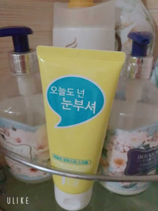 IO 아이오 오늘도 넌 눈부셔 - 데일리 스크럽 클렌징폼 — 4점을 준 리뷰어가 2020년 12월 올린 사용 사진
