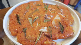 [동네맛집족발] 4개 족발 중 택1 — 5점을 준 리뷰어가 2020년 6월 올린 사용 사진