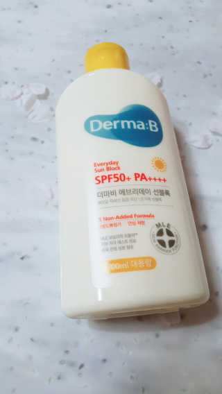 더마비 에브리데이 선블록 SPF50+PA++++ — 5점을 준 리뷰어가 2020년 4월 올린 사용 사진