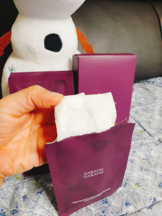 GARANG GARANG 피오니 룻 모이스처라이징 앤 수딩 마스크팩 — 5점을 준 리뷰어가 2020년 4월 올린 사용 사진
