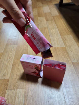 헬스업_쁘띠쁘띠석류콜라겐젤리_20g x 14포 — 3점을 준 리뷰어가 2020년 11월 올린 사용 사진