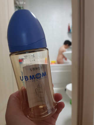 유비맘 PPSU 젖병 노꼭지_260ml_컬러 랜덤 발송 — 5점을 준 리뷰어가 2020년 8월 올린 사용 사진