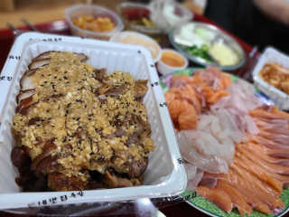 [동네맛집족발] 4개 족발 중 택1 — 5점을 준 리뷰어가 2020년 8월 올린 사용 사진