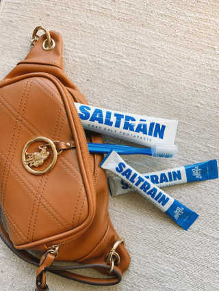 솔트레인 SALTRAIN 그레이 솔트 덴탈 케어 세트 — 5점을 준 리뷰어가 2020년 10월 올린 사용 사진