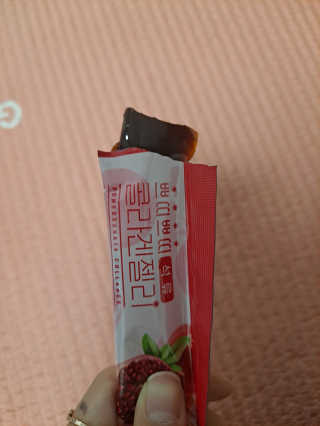 헬스업_쁘띠쁘띠석류콜라겐젤리_20g x 14포 — 5점을 준 리뷰어가 2020년 10월 올린 사용 사진
