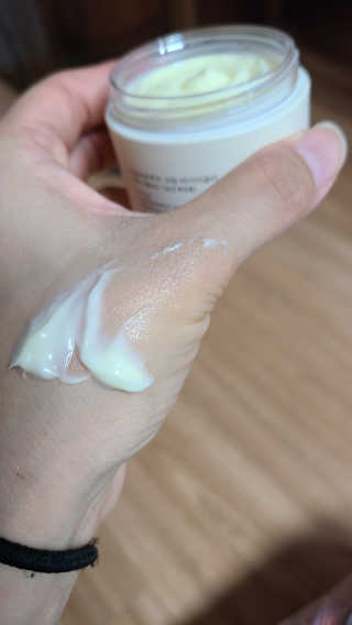 어글리프루프 크림 바이어글리 하이드레이션 샤워 50ml — 5점을 준 리뷰어가 2020년 10월 올린 사용 사진