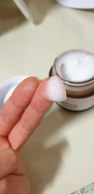La Theorie Hydrating Ingredients | 하이드레이팅 인그레이디언츠 — 5점을 준 리뷰어가 2020년 5월 올린 사용 사진