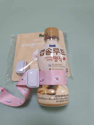유비맘 젖병 빨대컵 다용도 홀더 1+1 _ 컬러 랜덤 발송 — 5점을 준 리뷰어가 2020년 10월 올린 사용 사진