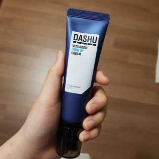 다슈코리아 다슈 맨즈 비타 붐 톤업 크림 — 5점을 준 리뷰어가 2020년 4월 올린 사용 사진