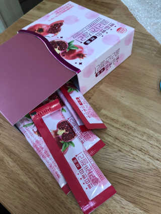 헬스업_쁘띠쁘띠석류콜라겐젤리_20g x 14포 — 3점을 준 리뷰어가 2020년 10월 올린 사용 사진