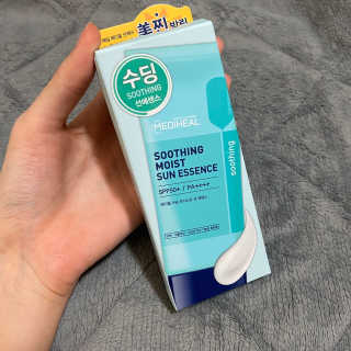 메디힐 수딩 모이스트 선에센스 / 톤업 핑크 선크림 2종 — 5점을 준 리뷰어가 2020년 4월 올린 사용 사진