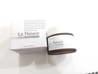 La Theorie Hydrating Ingredients | 하이드레이팅 인그레이디언츠 — 4점을 준 리뷰어가 2020년 4월 올린 사용 사진