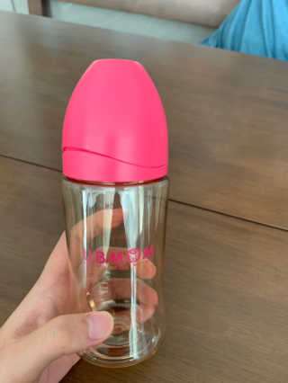 유비맘 PPSU 젖병 노꼭지_260ml_컬러 랜덤 발송 — 5점을 준 리뷰어가 2020년 10월 올린 사용 사진