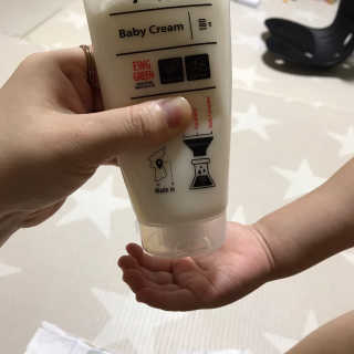 킨더퍼페츠 베이비크림 180ml — 5점을 준 리뷰어가 2020년 10월 올린 사용 사진