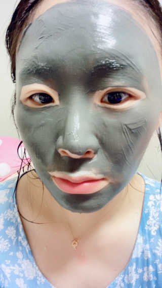 참조은머드 그린펄  스킨케어 일회용  천연머드팩  9g 10개입 — 5점을 준 리뷰어가 2020년 9월 올린 사용 사진