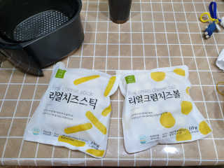 가치식탁 리얼치즈스틱, 리얼크림치즈볼 — 5점을 준 리뷰어가 2020년 8월 올린 사용 사진