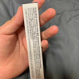 뷰티움얼티밋아이라이너 비비드 블랙 — 2.5점을 준 리뷰어가 2020년 5월 올린 사용 사진