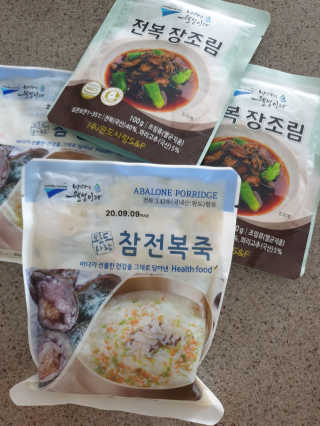 바다는다웰빙이다 완도사랑 전복죽 250g - 2팩 + 전복장조림 2팩 — 5점을 준 리뷰어가 2020년 8월 올린 사용 사진