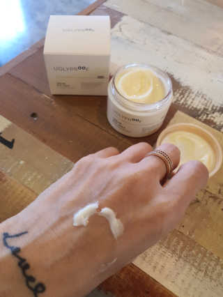 어글리프루프 크림 바이어글리 하이드레이션 샤워 50ml — 4점을 준 리뷰어가 2020년 10월 올린 사용 사진