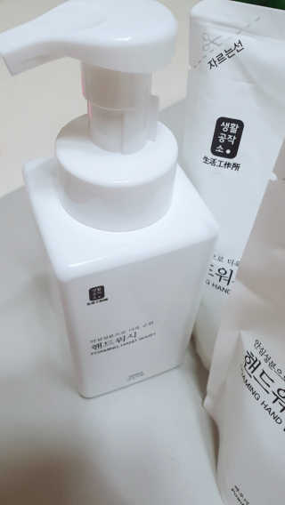 [생활공작소]핸드워시 용기 500ml 1개+리필 400ml 2개 — 5점을 준 리뷰어가 2020년 8월 올린 사용 사진