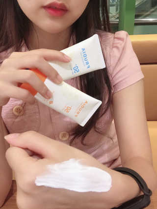 [후르디아] 혼합자차 선 에센스+톤업 선크림 2종 — 5점을 준 리뷰어가 2020년 8월 올린 사용 사진