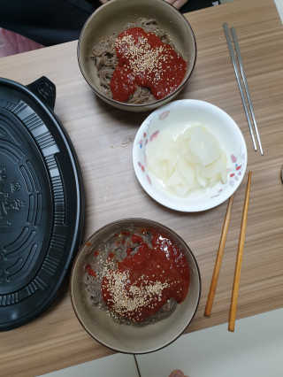 [해주냉면] 신천맛집 매운 비빔냉면 2인분 + 무절임 — 4점을 준 리뷰어가 2020년 5월 올린 사용 사진
