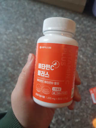 서울약사신협_비타민C플러스_1,200mg x 60정 — 5점을 준 리뷰어가 2020년 11월 올린 사용 사진