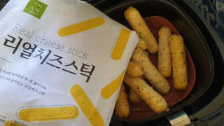 가치식탁 리얼치즈스틱, 리얼크림치즈볼 — 5점을 준 리뷰어가 2020년 4월 올린 사용 사진