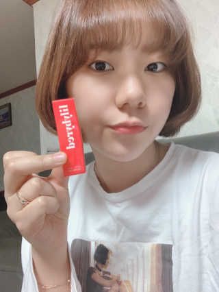 릴리바이레드 쥬시라이어 워터틴트 02 체리 크러쉬인 척 — 4점을 준 리뷰어가 2020년 4월 올린 사용 사진