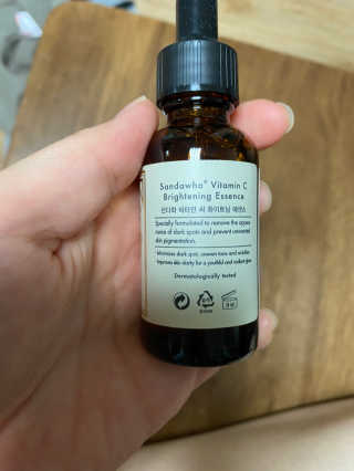 [스킨큐어] 산다화 비타민C 화이트닝 에센스 30ml — 5점을 준 리뷰어가 2020년 4월 올린 사용 사진