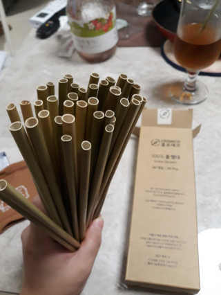 클로에코 친환경 풀빨대와 폐플라스틱 컵홀더 — 5점을 준 리뷰어가 2020년 8월 올린 사용 사진